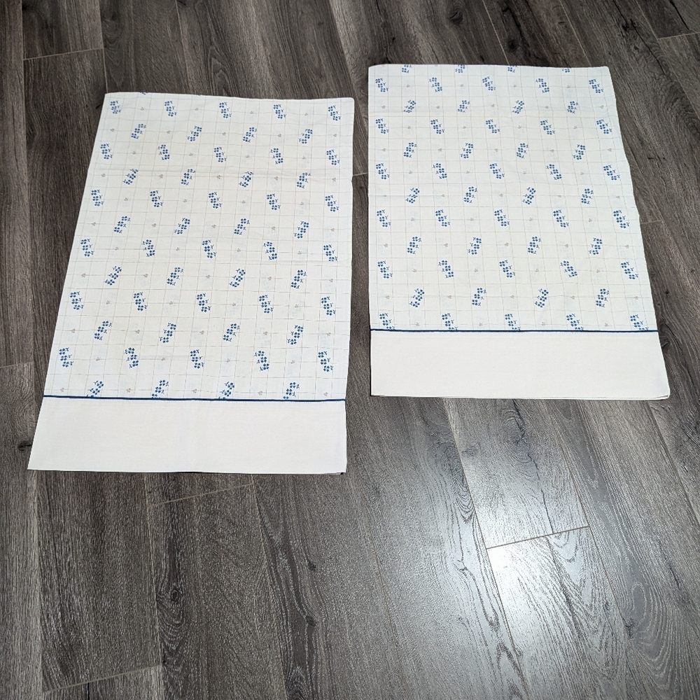 Vintage, Pequot, no Iron Pecale, Standard Size pillowcases. Set of 2. EUC.